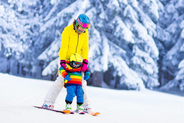 Fototapeta na wymiar Mother and little boy learning to ski