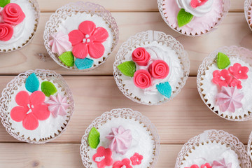  Cupcake for Valentine Day.
