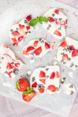 Obraz na płótnie Canvas Homemade healthy frozen strawberry yogurt bark.