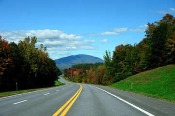 Fototapeta premium winding high way in Green Mountain area in autumn