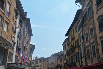 Fototapeta premium Alley in the city of Pisa in Italy