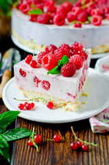 Cheesecake with raspberries