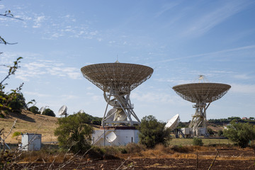 Array of satellite dishes for telecommunications