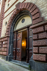 Naklejka premium Eingang eines historischen Gebäudes in der Mainzer Oberstadt