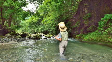 渓流のルアーフィッシング