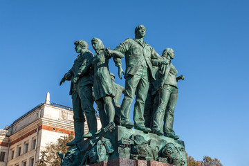 Fototapeta na wymiar Bronze monument to students builders from the USSR in the territory of Moscow State University, the sculptor Alexander Rukavishnikov.