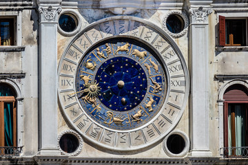 Obraz premium Zodiac clock Tower with winged lion and two moors (1497). Venice