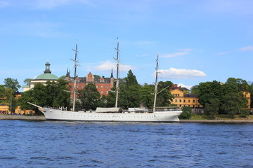 Obraz premium Historisches Schiff an der Küste vor Stockholm in Schweden