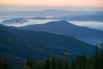 świt w Beskidach, widok z pasma Gorców