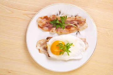 fried egg with bacon on vintage plate