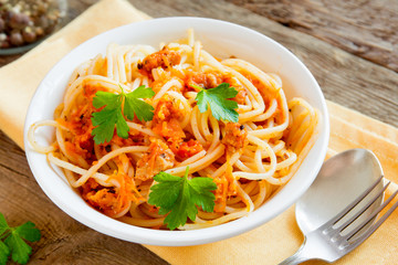 Spaghetti with meat and vegetable sauce