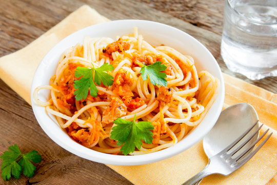 Spaghetti with meat and vegetable sauce