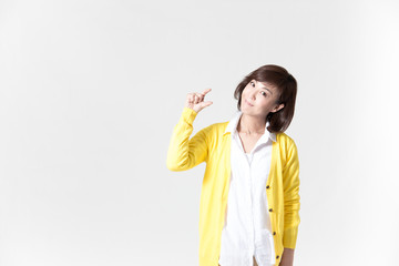 カジュアルポートレート・ミドル女性(白バック)