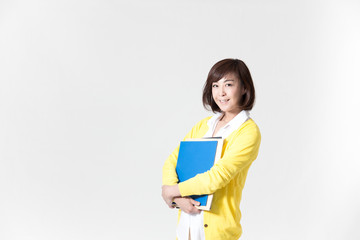 カジュアルポートレート・ミドル女性(白バック)