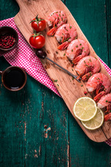 fresh shrimps served with onion and lime