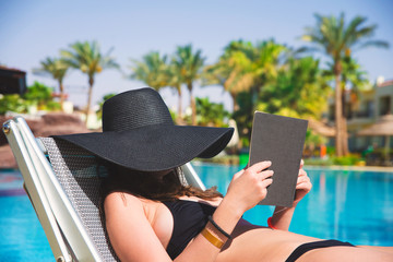 Fototapeta premium woman reading a book 