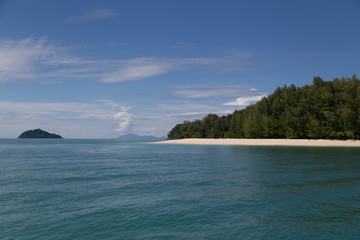Obraz premium Beautiful Beach and Island at Andaman Sea of Satun - Thailand
