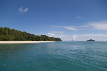 Fototapeta premium Beautiful Beach and Island at Andaman Sea of Satun - Thailand