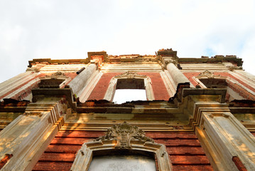Ruin palace in the estate Znamenka.