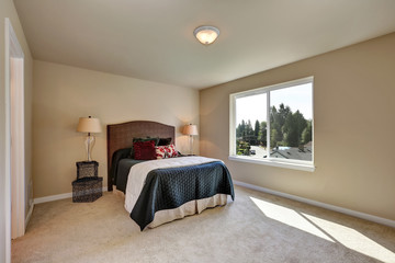 Photo of a small craftsman master bedroom with beige walls.
