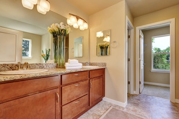 Photo of a mid-sized bathroom with wood cabinets