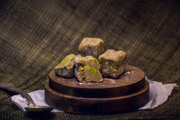 Tartufo mit Pistazien