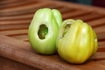angefressene tomate I