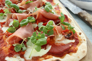 fresh baked spicy ham pizza