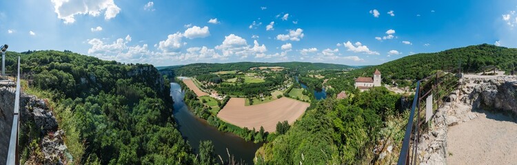 Obraz premium Saint Cirq Lapopie in Lot, France