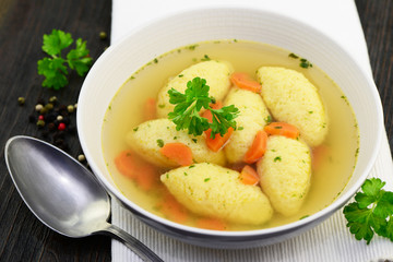 Suppe Grießklößchen