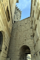 SPLIT