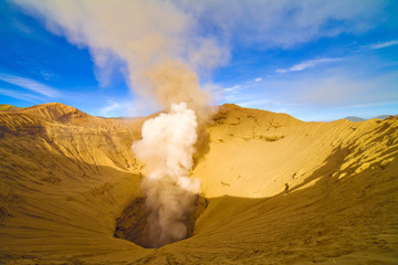 Éruption du Mont Bromo, Volcan de l'ïle de Java, Indonésie