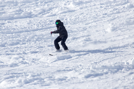 skier skiing