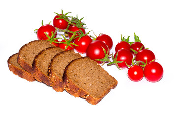 Composition of black bread and cherry tomatoes