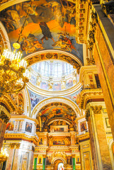 Fototapeta na wymiar magnificent interior of St. Isaac's Cathedral in St. Petersburg