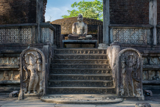 Ancient City of Polonnaruwa, photo of the Vatadage (Circular Relic House) in Polonnaruwa Quadrangle, UNESCO World Heritage Site, Sri Lanka, Asia. 