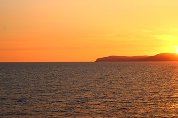 日本海上の日の出