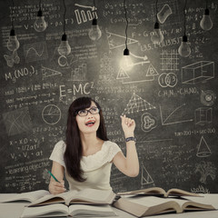 Fototapeta premium Female student getting bright inspiration