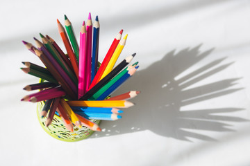 Obraz premium colored pencils and felt-tip pens on a white background