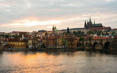 Fototapeta na wymiar Prague Castle and St. Vitus cathedral in twilight with dramatic