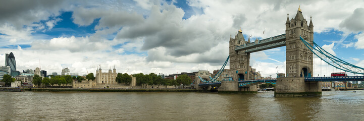 Fototapeta na wymiar Panorama of the Tower Bridge and the Tower of London