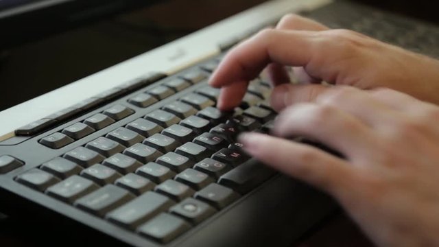 Набор текста на компьютерной клавиатуре