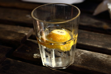 Eau pétillante citron