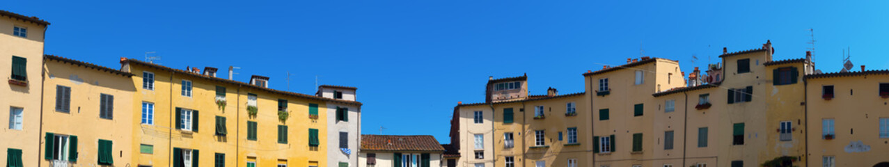 panorama of the Piazza dell Anfiteatro in Lucca