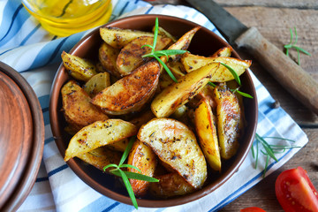 Baked potato wedges with rosemary and garlic