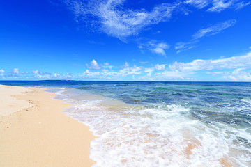 沖縄の美しい海とさわやかな空