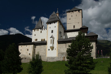 Fototapeta na wymiar Burg Mauterndorf, Lungau, Österreich