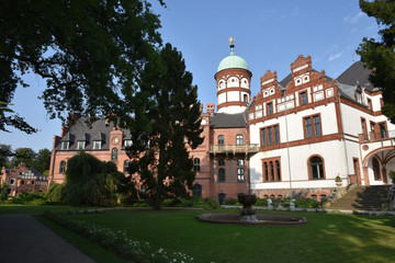 Fototapeta na wymiar Schloss Wiigrad - Residenz am Schweriner See