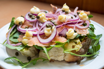 サーモンアボガドサンドイッチ