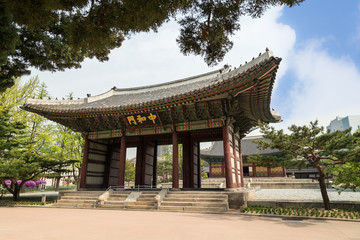Junghwamun Gate at the Deoksugung Palace in Seoul, South Korea.
